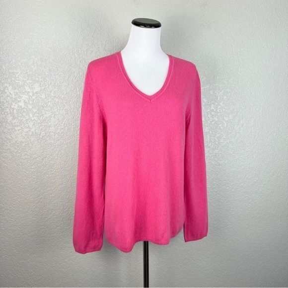 100% Cashmere V-Neck Bright Pink Sweater XL - Quiet Luxury, Soft, Cozy, Feminine - Picture 2 of 8